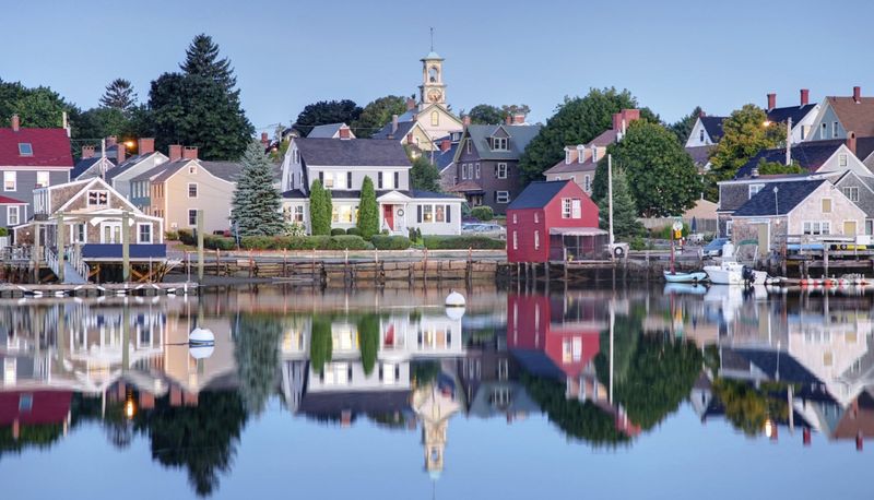 New London - College Town with Natural Beauty