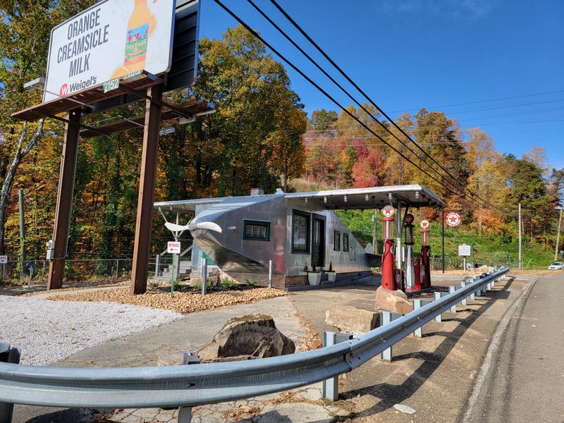 What It's Like to Visit This Airplane-Topped Gas Station