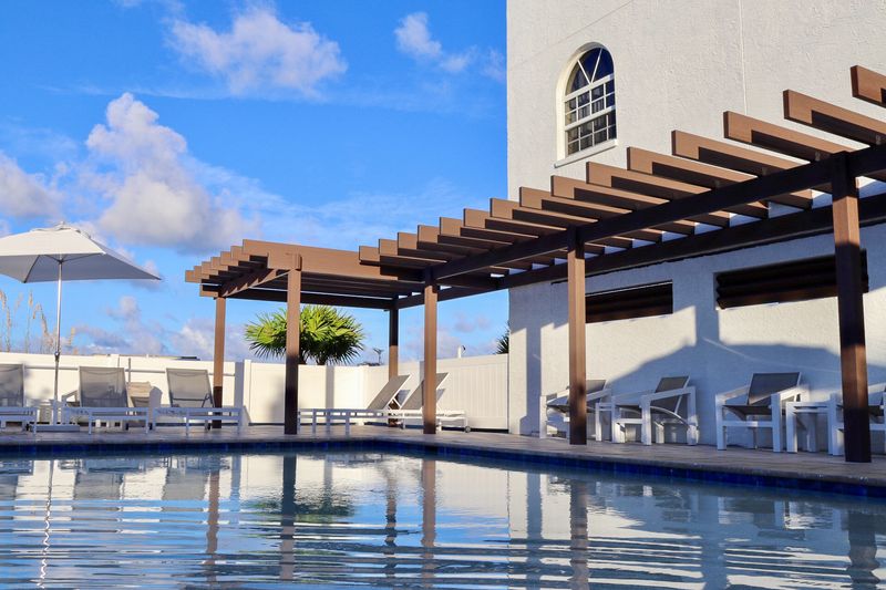 Barefoot Beach Club (Madeira Beach)