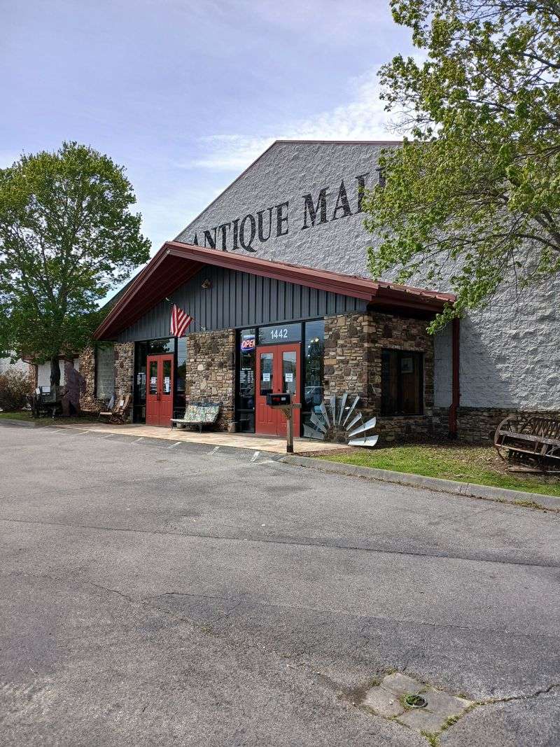 Comforts, Parking, and Practical Perks