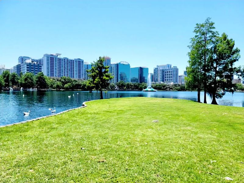 Stroll or picnic at Lake Eola Park