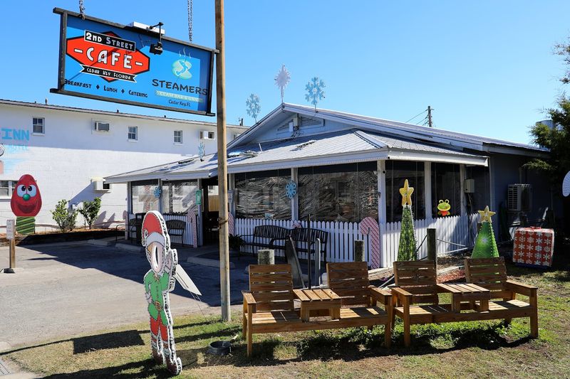 Steamers Clam Bar & Grill (Cedar Key)