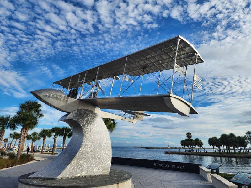 Dali District Nightcap by the Water