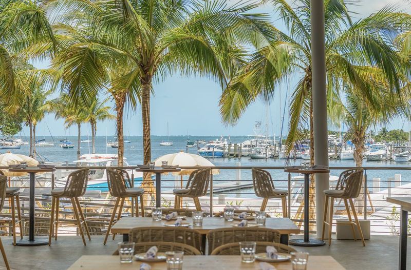 Bayshore Club Bar & Grill