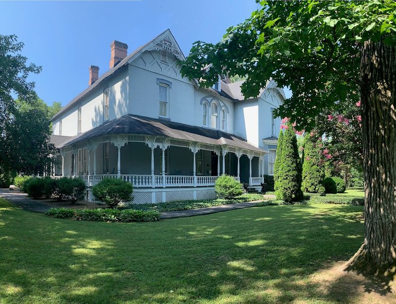 A Love Story That Built One of Tennessee's Grandest Mansions