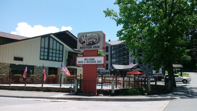 Mountain House Motor Inn (Gatlinburg)
