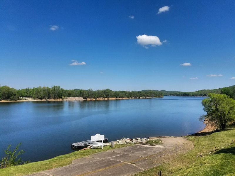 Riverfront Picnics and Lazy Afternoons