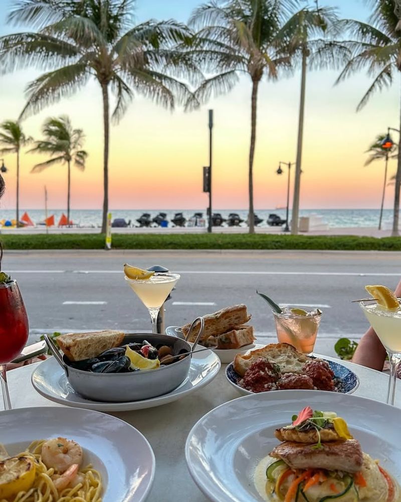 Casablanca Café (Fort Lauderdale Beach)