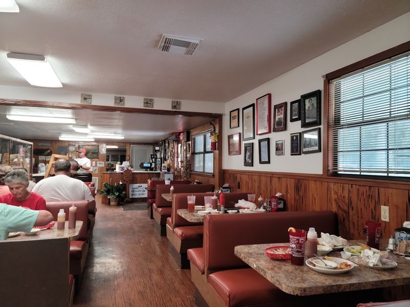 Old-School Atmosphere And Lively Service