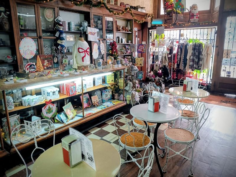 Thomas Drugs Old Fashioned Soda Fountain &mdash; Cross Plains