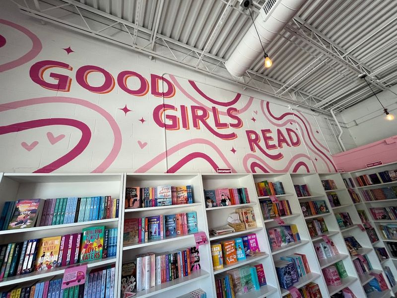 Downtown Knoxville Is Full Of Cozy Spots To Browse For Hours