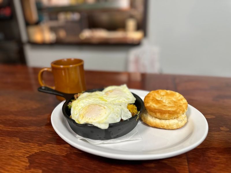 Why Uncle John's American Diner Is Worth the Drive for a Taste of Classic Tennessee Comfort