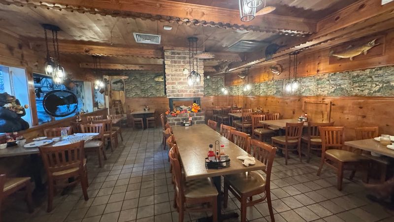Why This Gatlinburg Seafood Spot Is Worth the Drive