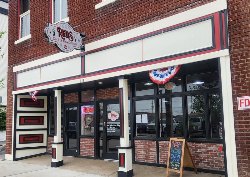 Red's Soda Fountain & Ice Cream &mdash; Sevierville