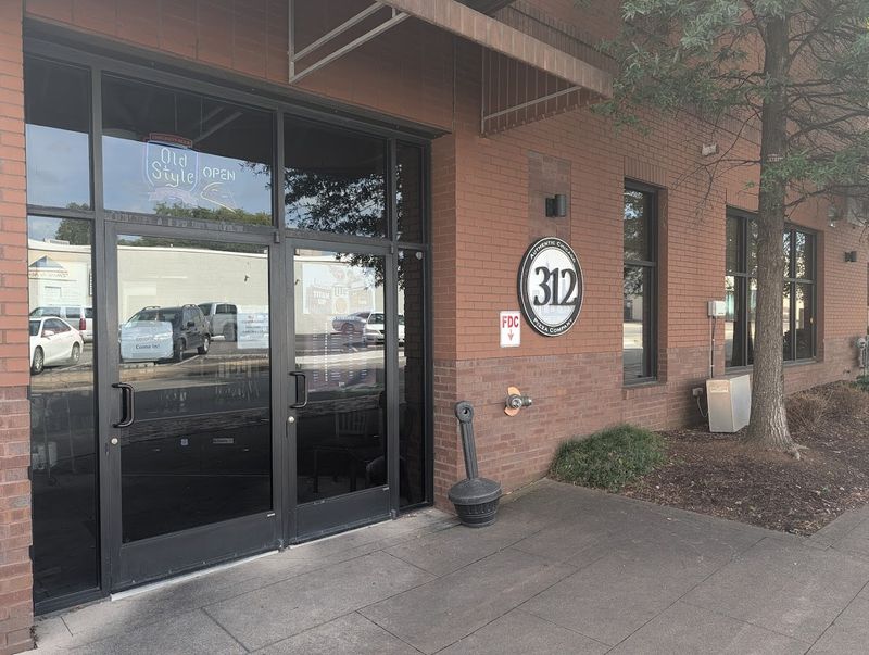 From the Outside You&rsquo;d Never Guess the Deep Dish Is This Good