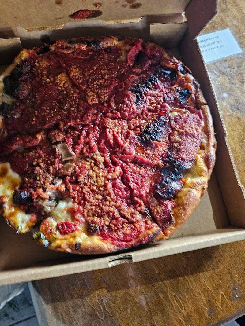 This Nashville Pizza Spot Keeps a Slice of Chicago Alive
