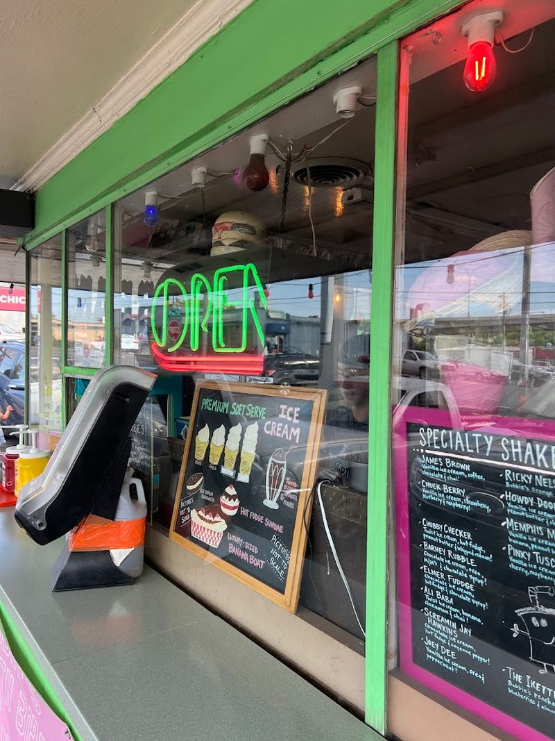This Seasonal Soft Serve Stand Has Been Serving Customers Since 1951