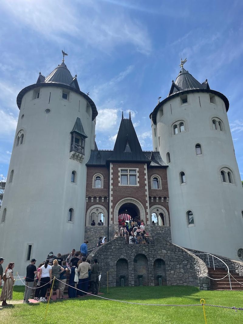 Castle Gwynn — Arrington