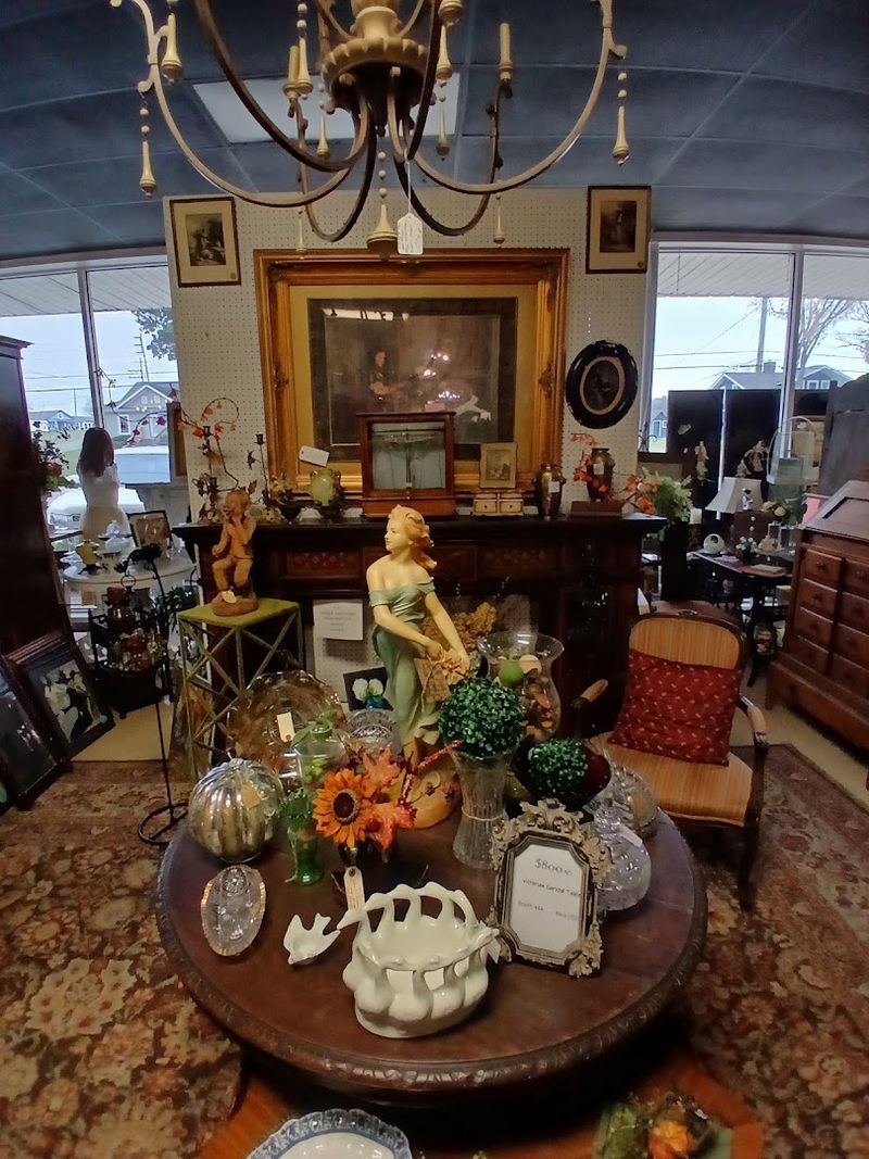 This Place Feels Like A Goldmine For Antique Lovers