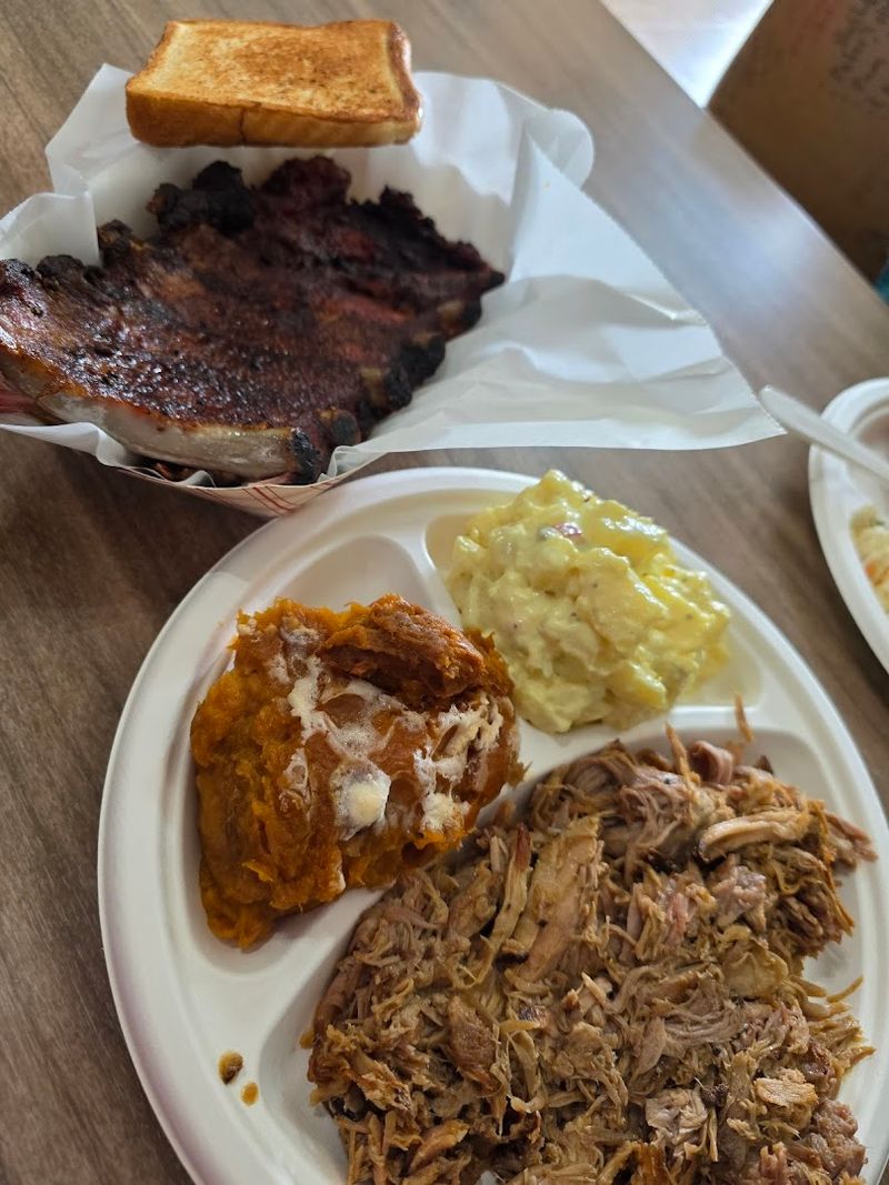 The Kind Of Tennessee Barbecue Worth Driving Across The State For