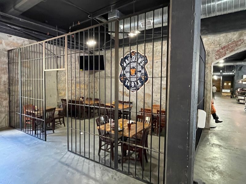 Warden's Table &mdash; Petros