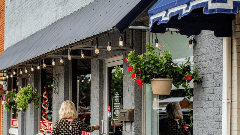 Hank’s Family Diner - Hohenwald