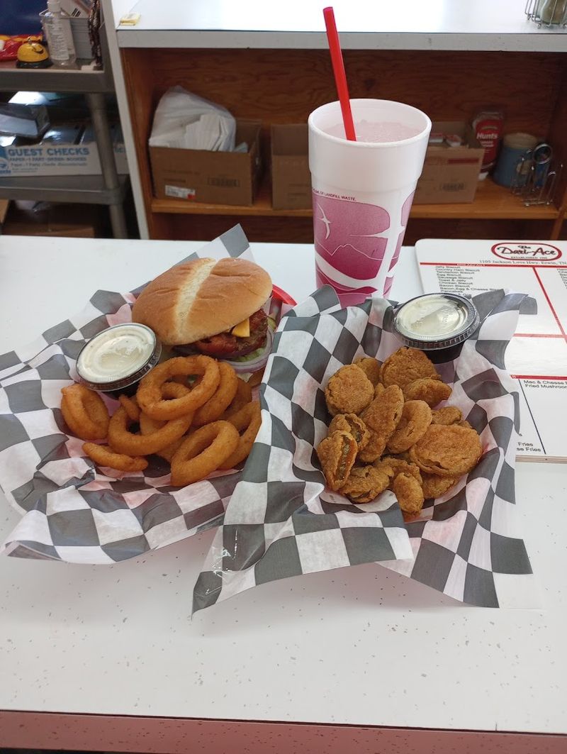The bacon cheeseburger is the kind of meal that keeps things simple and satisfying