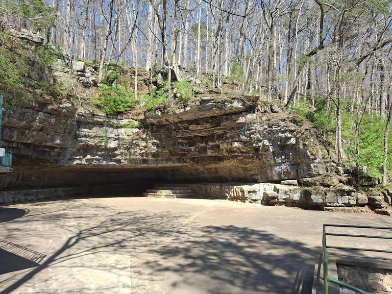Dunbar Cave State Park (Clarksville)