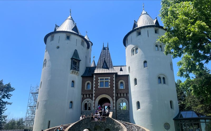 Castle Gwynn &mdash; Arrington