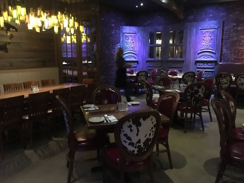 The Cozy Tennessee Restaurant Vibe That Completes the Meal