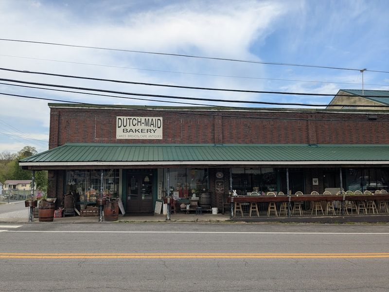 Dutch Maid Bakery & Cafe &mdash; Tracy City