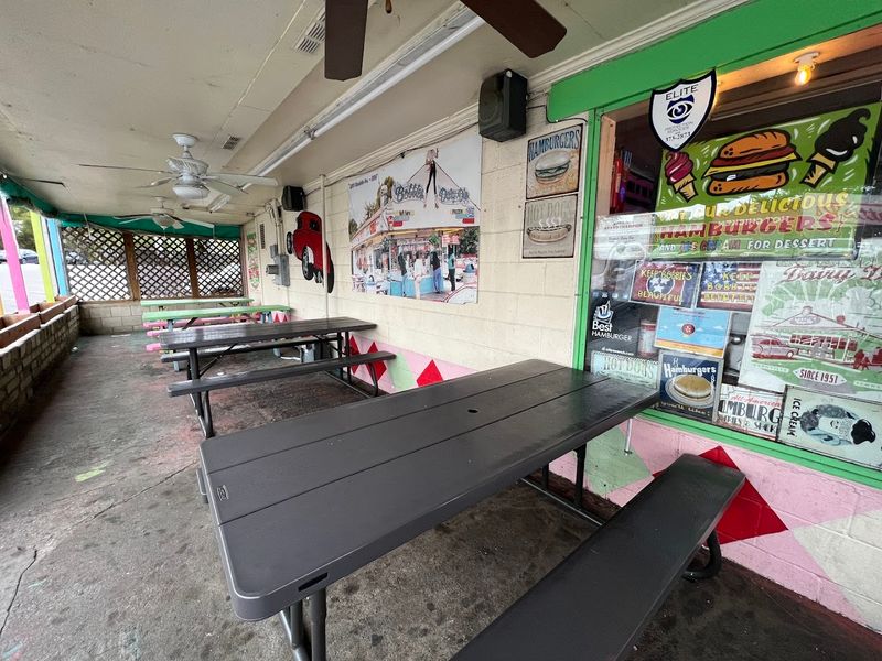 Why Bobbie's Dairy Dip Deserves a Spot on Your Tennessee Food Bucket List