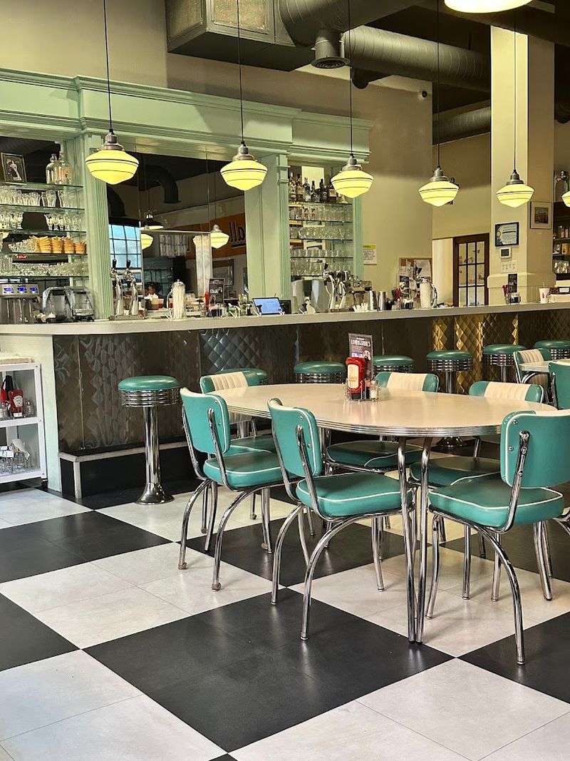 Livingston's Soda Fountain & Grill &mdash; Brownsville