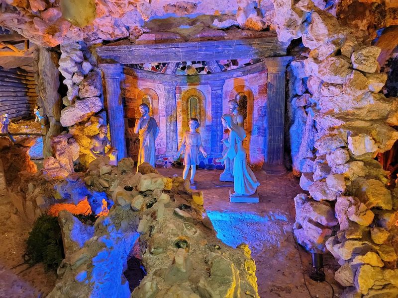 Crystal Shrine Grotto, Memphis