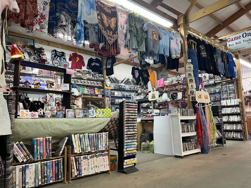 Tri Cities Flea Market &mdash; Bluff City