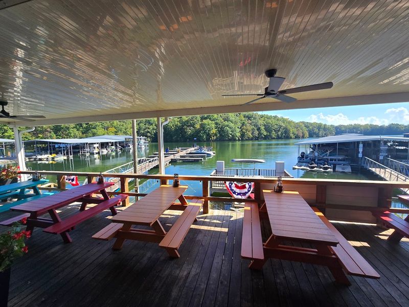 Amigo's By The Dock — Winchester