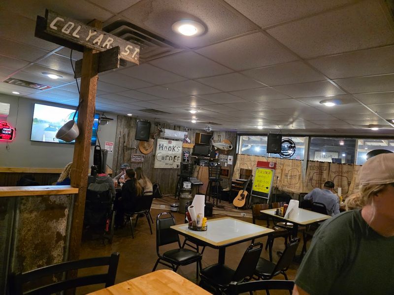 How Hank's Corner Grille Became a Go-To Spot in Tracy City