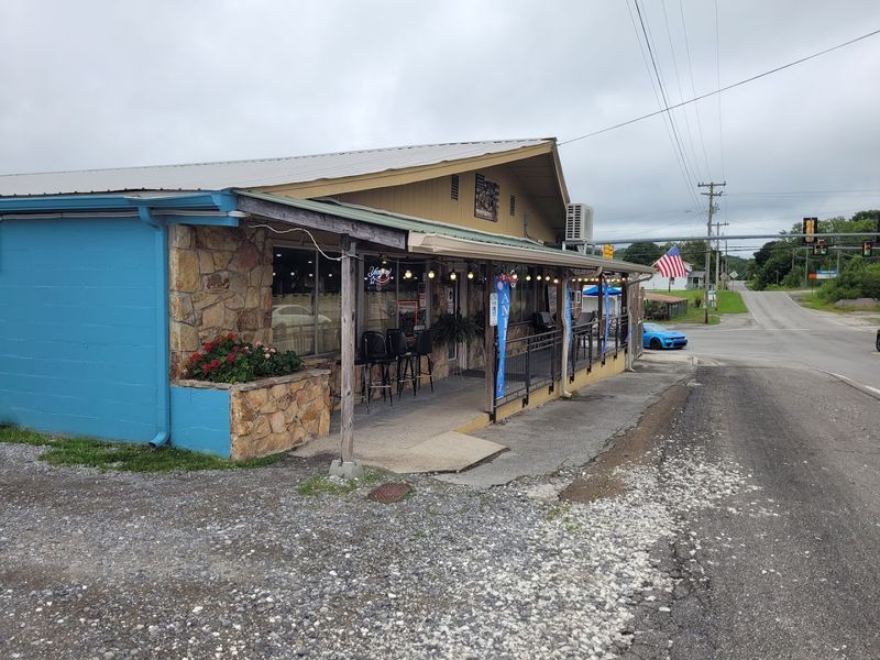 Why Hank's Corner Grille Belongs on Every Tennessee Steak Lover's Radar