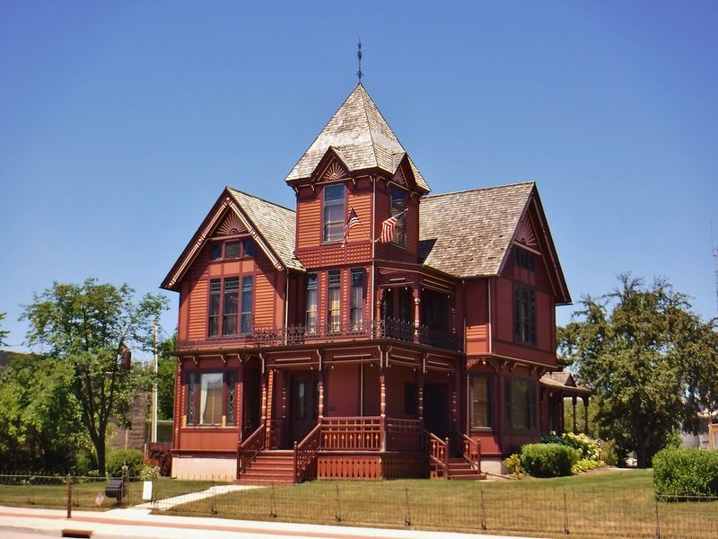 What Is a Queen Anne-Style Home? 7 Iconic Properties That Define This Classic American Architecture - Decor Hint Herman C. Timm House – New Holstein, Wisconsin