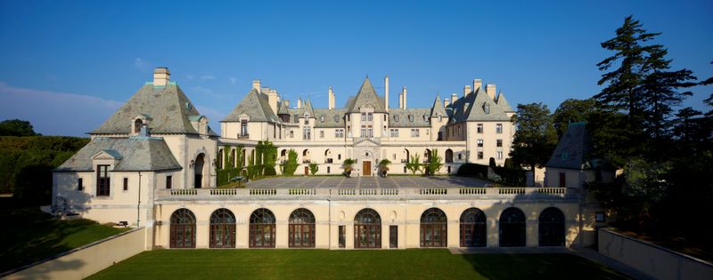 Explore 16 Historic Brick Mansions Constructed By America's Legendary Wealthy Families - Decor Hint Oheka Castle – Kahn Family, Huntington, NY