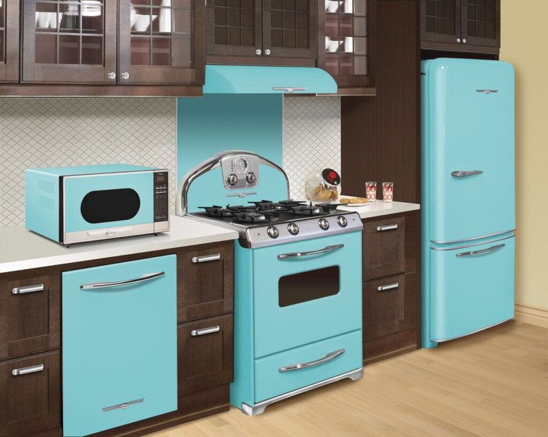 10 Vintage Touches In Eugene Homes That Are Back In Style And 2 That Never Left - Decor Hint Retro Appliances Bring Colorful Personality