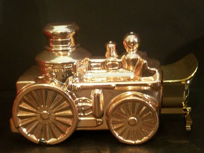 4 Vintage Decor Items Losing Value In Eugene Homes (And 9 That Never Shined) - Decor Hint Avon Collectible Bottles