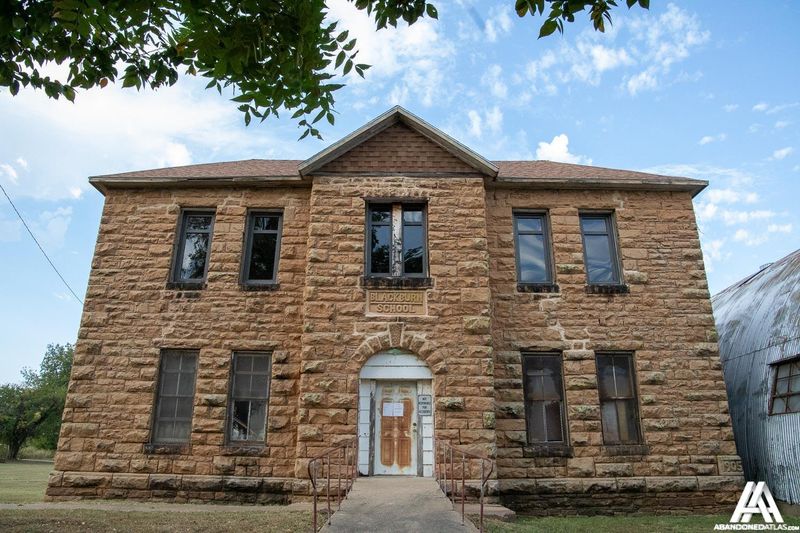 13 Oklahoma Homes That Won't Stand The Test Of Time Beyond 2030 - Decor Hint Excessive Faux Brick Eyesores