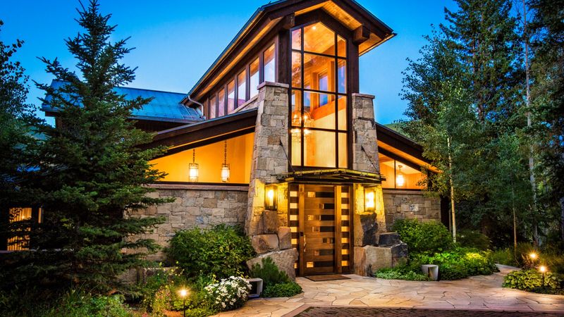 7 Luxury Cabins In Colorado Are Heating Up For 2025 + 2 That Are Rising Quicker Than Ever - Decor Hint Vail's Ultra-Modern Glass Hideaways Turning Heads
