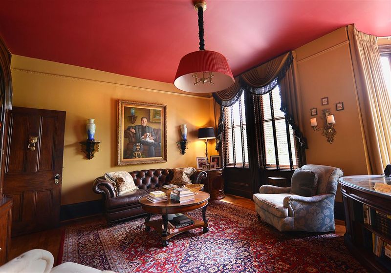 10 Sofa Shades To Skip In Pittsburgh Homes And 10 Modern Picks To Try Instead - Decor Hint Navy Blue (Skip)