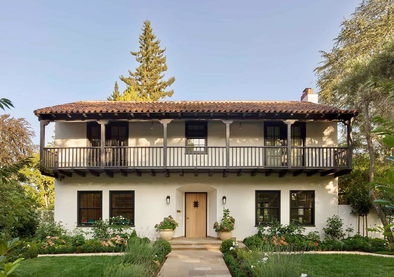 13 Vintage California Home Styles That Defined The Golden State - Decor Hint Monterey Colonial