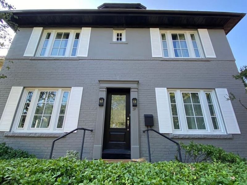 11 Of The Best Exterior Paint Colors According To Designers – These Are The Go-To Shades From Tried And Trusted Brands - Decor Hint Earthy Kendall Charcoal