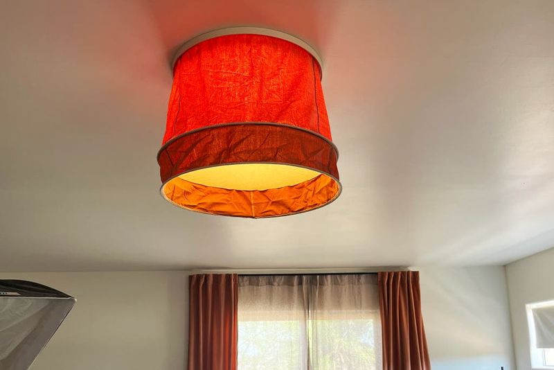How To Upgrade Your Kansas Kitchen: 9 Things That Bring It Down (And 10 That Lift It Up) - Decor Hint Cheap, Flimsy Lighting Fixtures