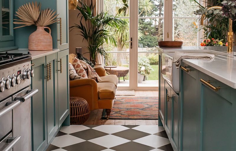 16 Nostalgic Kitchen Ideas Designers Wish Would Make A Comeback Soon (Plus 6 Special Ones) - Decor Hint Linoleum Flooring