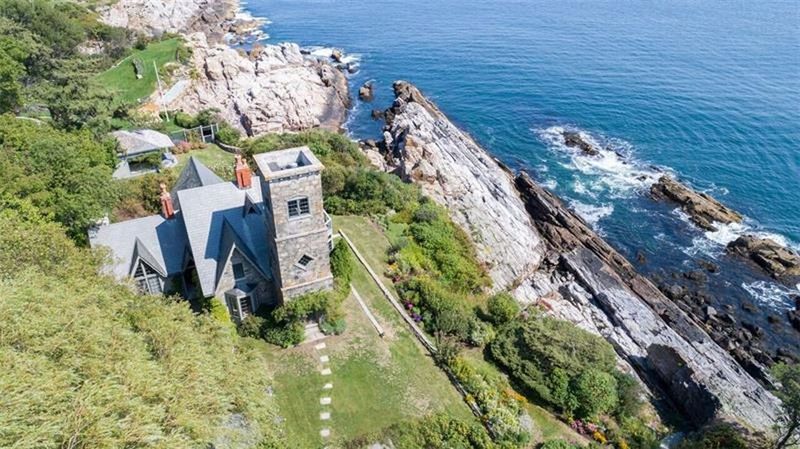 25 Secluded Mansions In Maine With Unforgettable Settings - Decor Hint Beckett's Castle, Cape Elizabeth